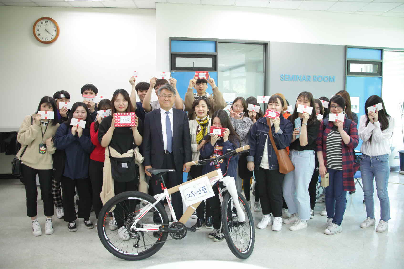 전자정보박람회 개최 기념 단체 촬영