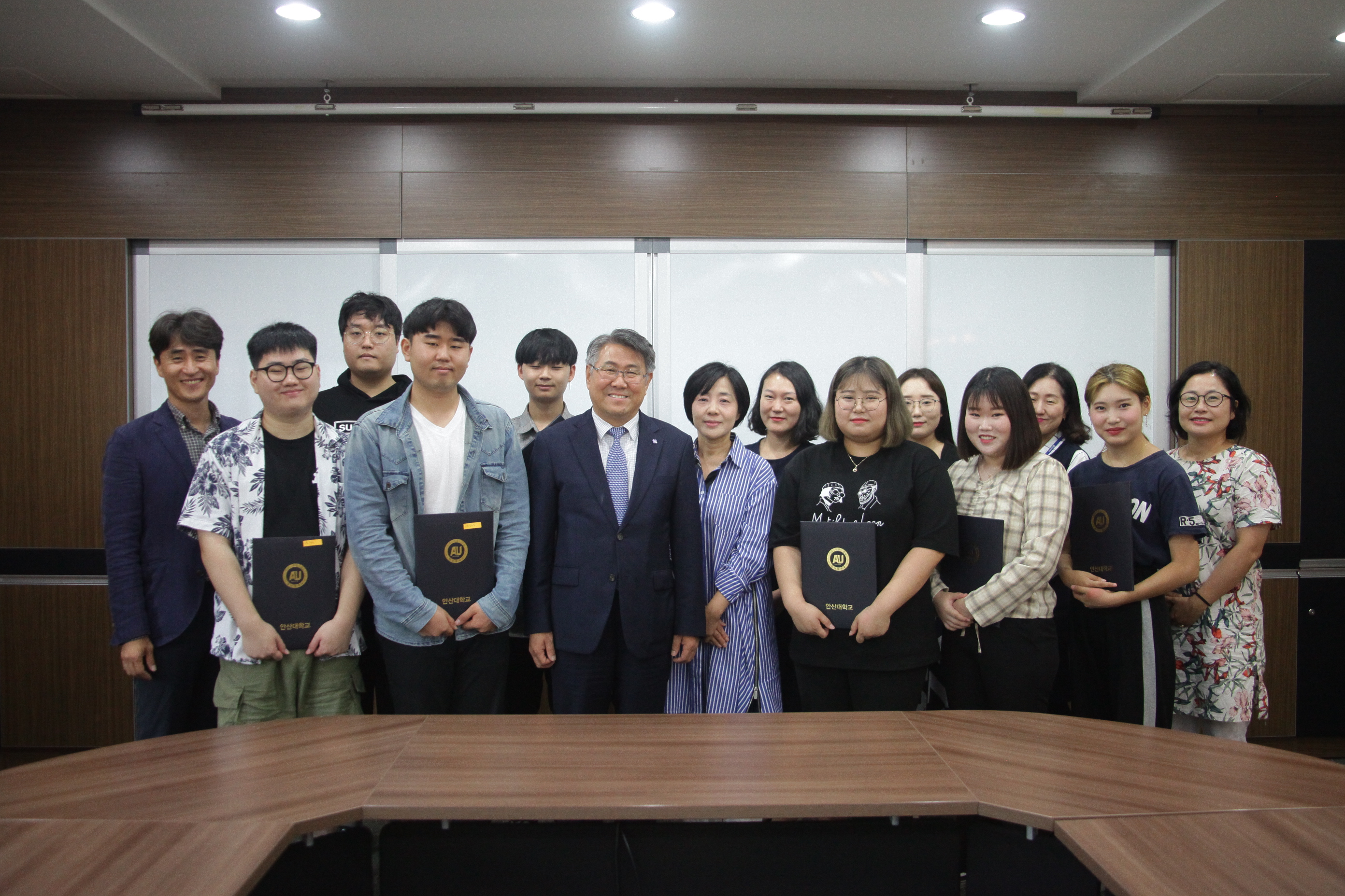 체험형 상담 프로그램 '이음' 수료식 기념 단체 촬영
