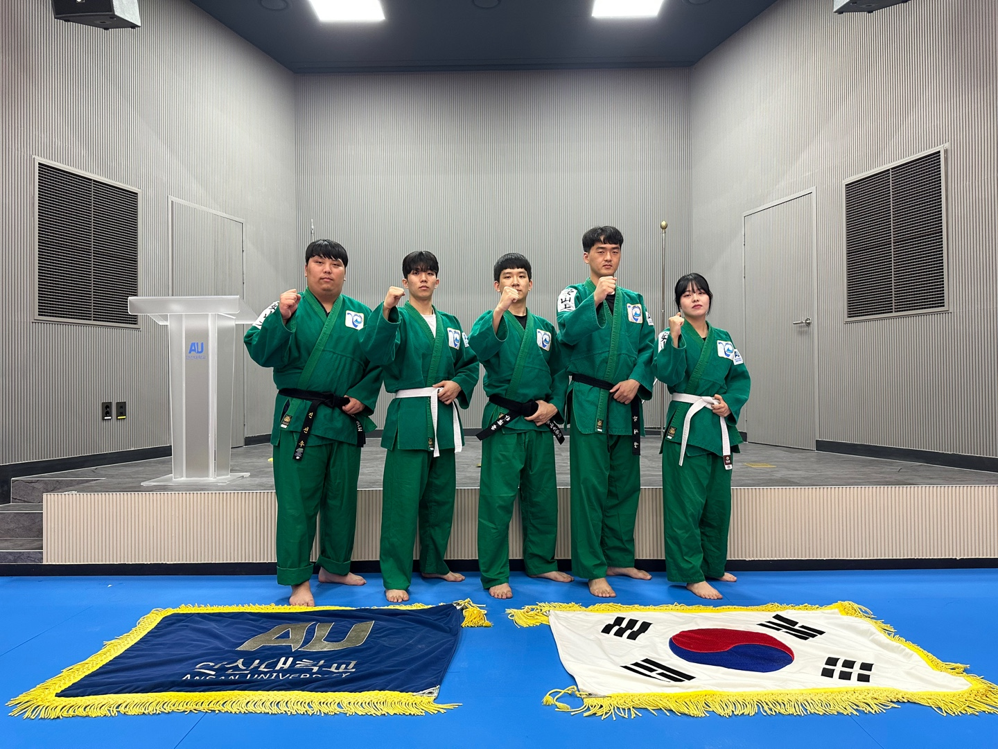 사진설명: 좌측부터 진선우, 박지민, 박준형, 박재성, 박상은 학생
