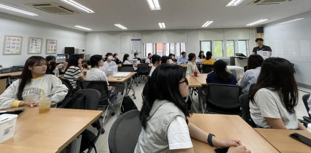 124_230728_안산대학교 임상병리학과, 서울아산병원 박태화 과장 초청 채혈 특강 개최.jpg