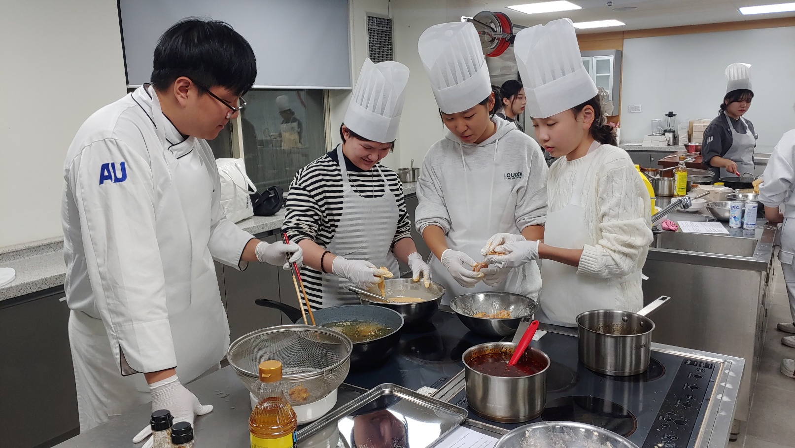 242_231120_안산대학교 외국인 중학생 대상 직업체험 프로그램 성료2.jpg