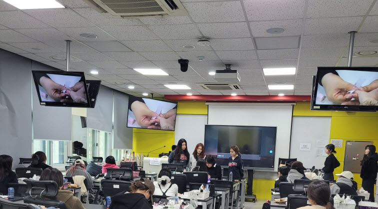 356_241202_안산대학교 뷰티아트과, 세계 네일 챔피언 서상미 원장 초청 특강 성료.jpg