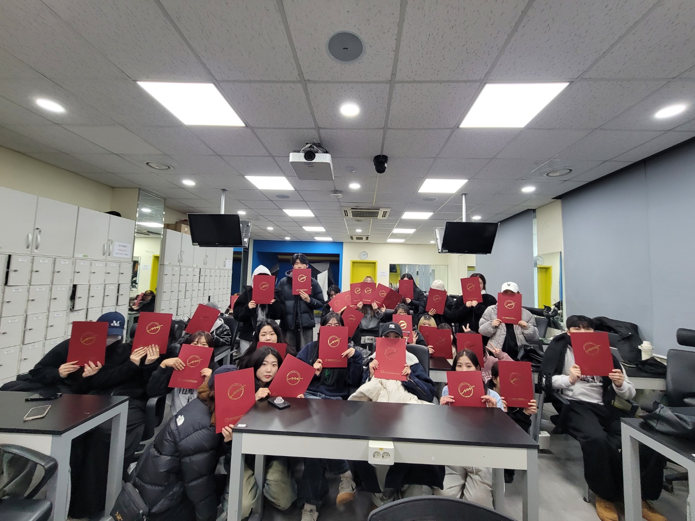 357_241203_안산대학교 뷰티아트과, 뷰티분장사 및 무대아트분장사 3급 자격증 시험에서 우수 성과.jpg