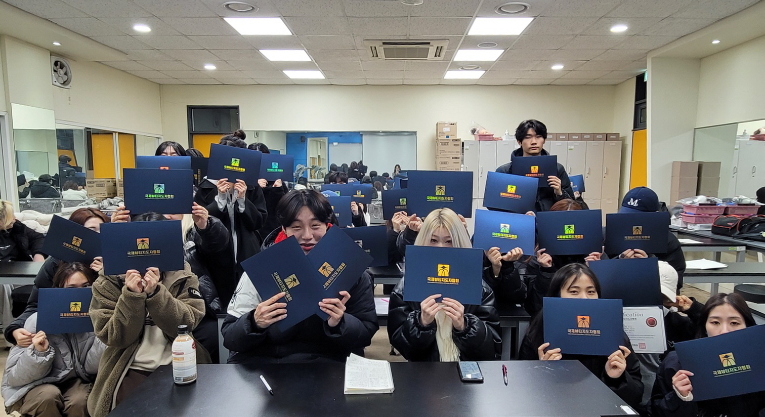 398_241218_안산대학교 뷰티아트과, 네일케어 전문강사 자격시험 83.8% 합격률 달성.jpg