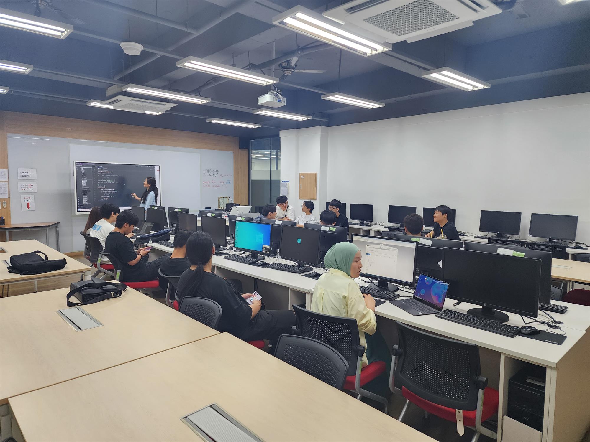 435_250115_안산대학교 컴퓨터공학부, 생성형 AI 및 비전 기술 활용 동계 인공지능 특강 성료.jpg