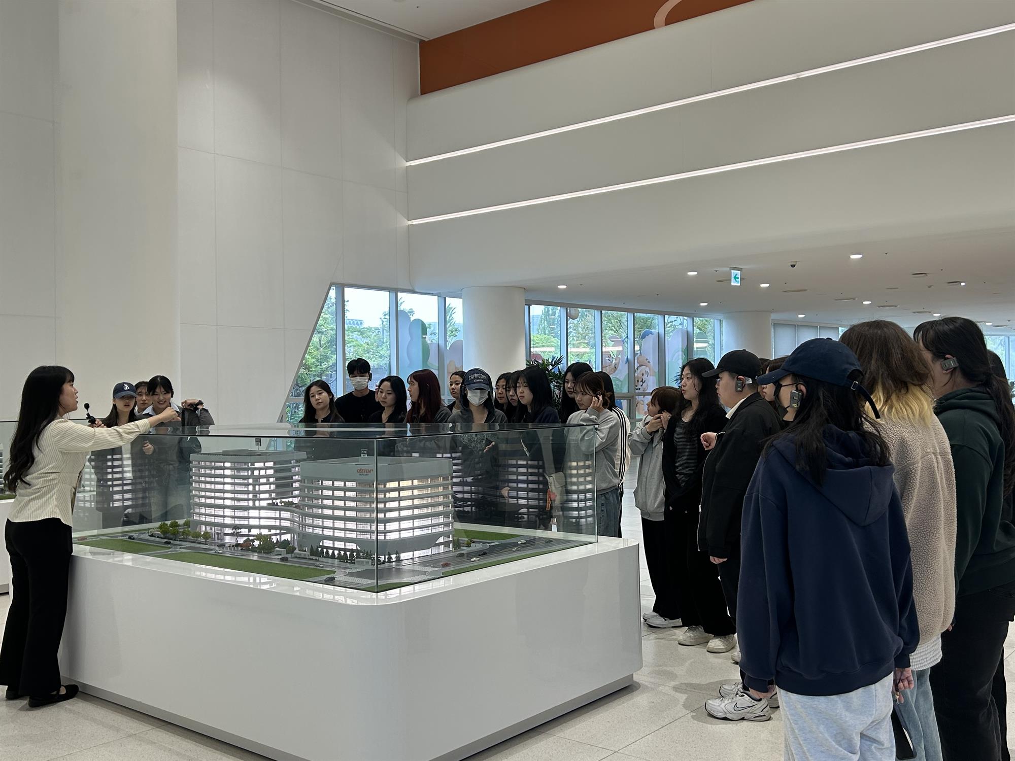092_250513_안산대학교 치위생학과 오스템 임플란트 기업직무탐방2.jpg