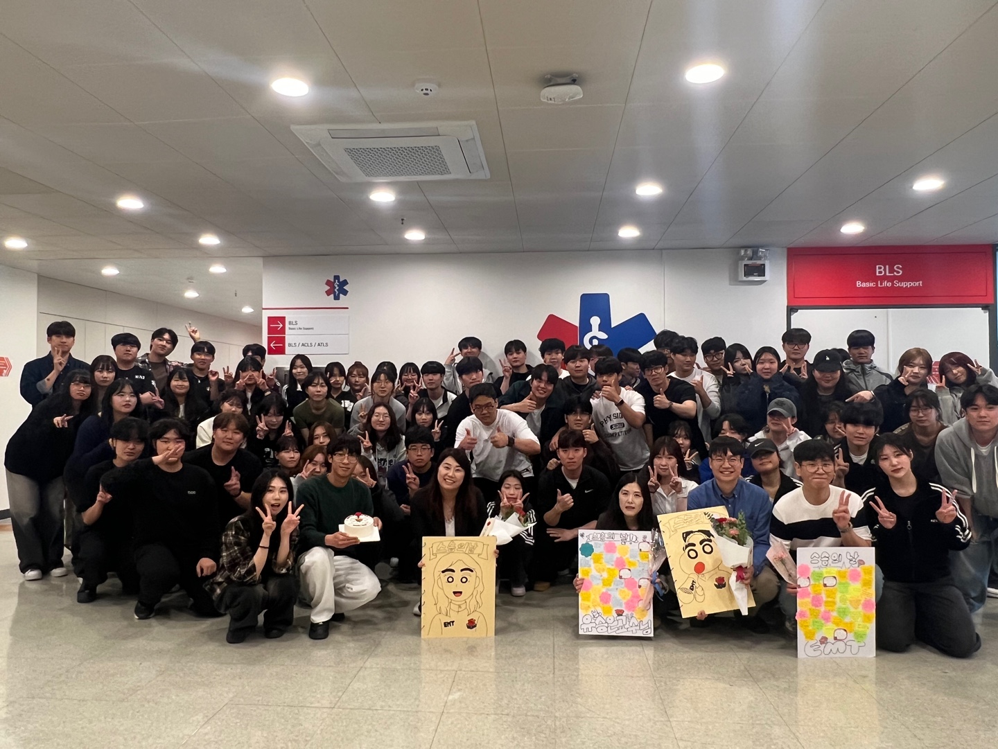 123_250523_안산대학교 응급구조학과 스승의 은혜에 감사를 담아 깜짝 이벤트 진행.jpg
