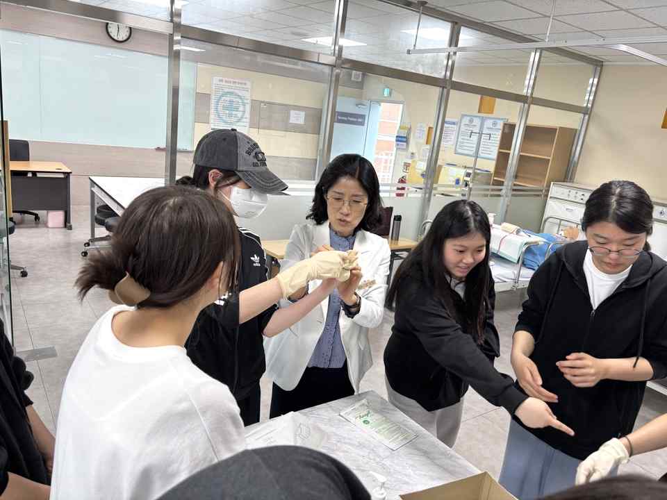 240_250716_안산대학교 간호학과-경기도교육지원청 고교생 대상 ‘공유학교’ 교육 과정 마쳐2.jpg