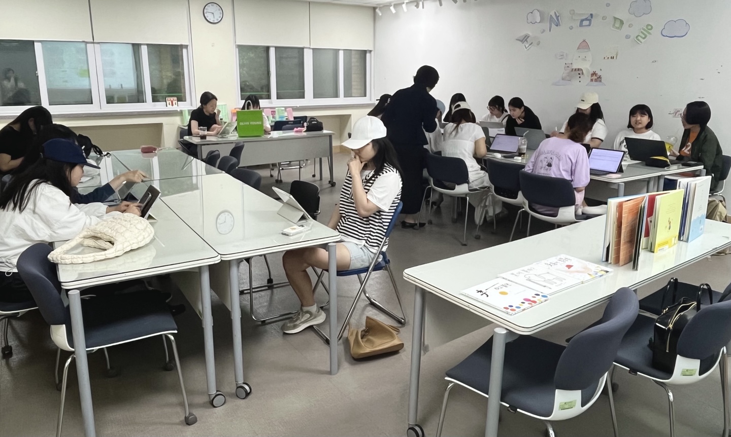 237_250716_안산대학교 유아교육과 AI 활용 그림책 제작 비교과 특강 진행.jpg