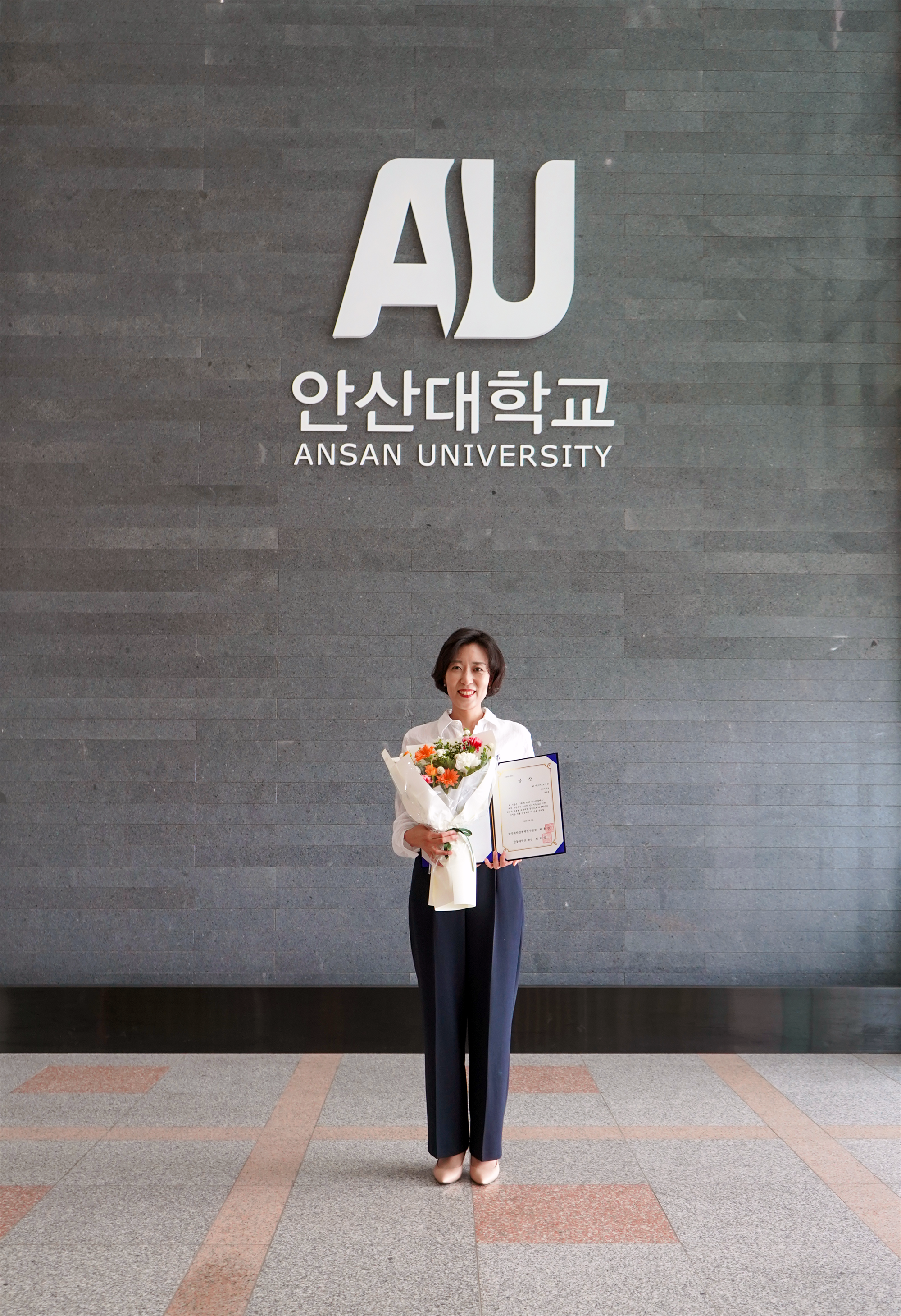 345_250923_안산대학교 교수학습지원센터 권유림센터장 제4회 HTHT 마스터클래스 AI 마스터 교수상 수상.png
