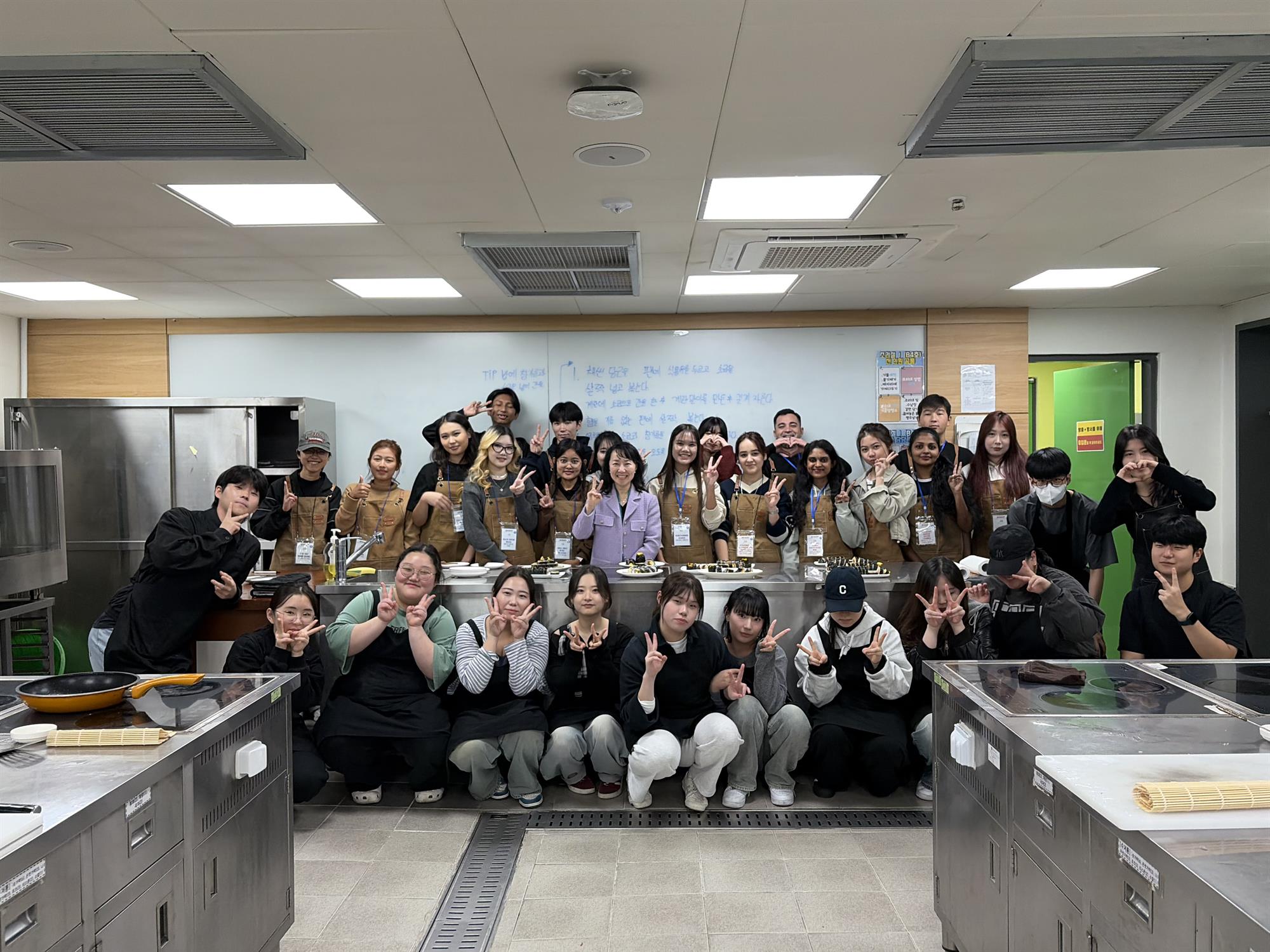 461_251112_안산대학교 식품영양조리학부 글로벌셰프 동아리 한국어 어학센터 외국인 유학생 대상 교육봉사.jpg