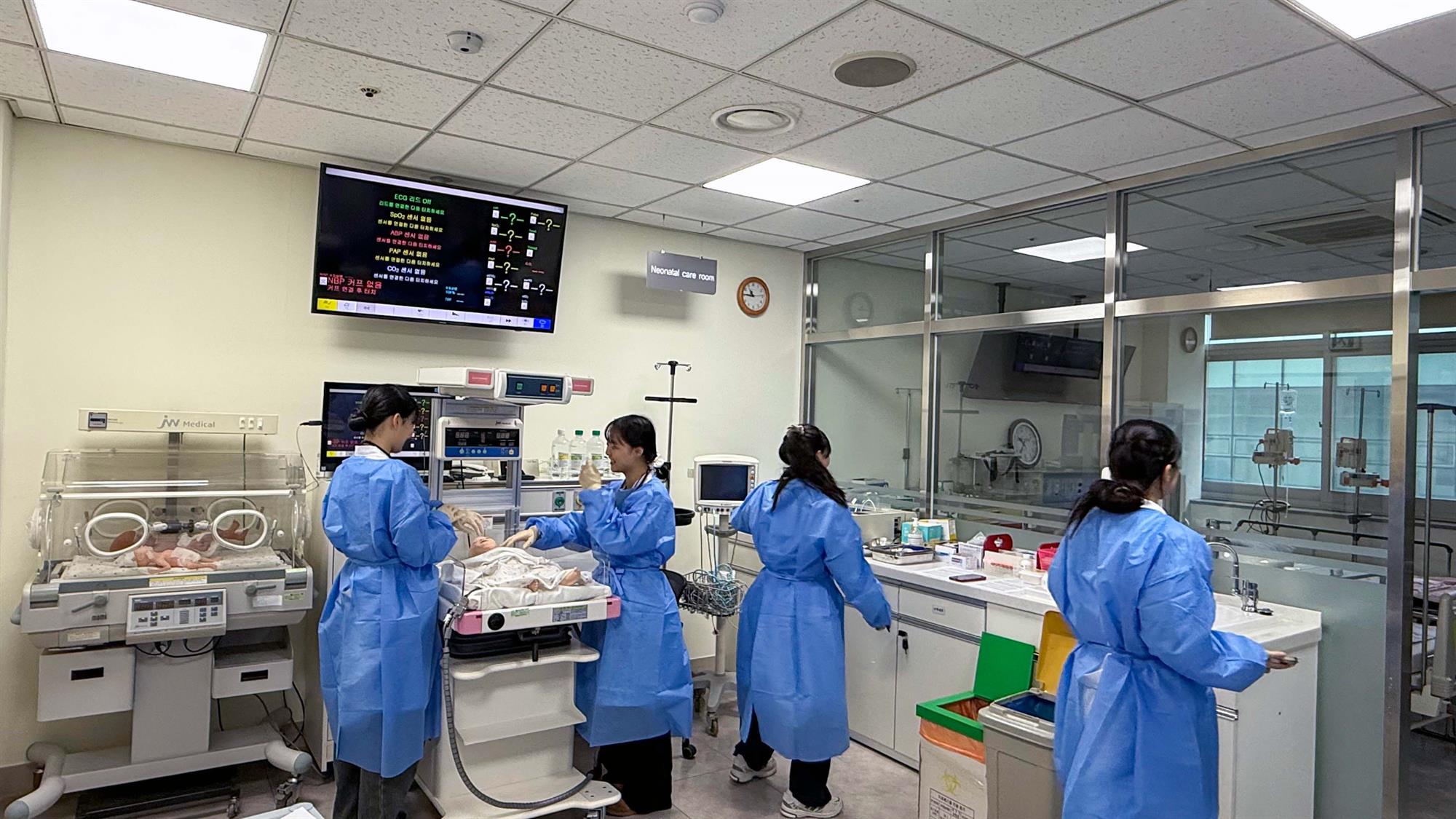 564_251219_안산대학교 간호학과 역량기반 시뮬레이션실습 이해 프로그램 성료2.jpg