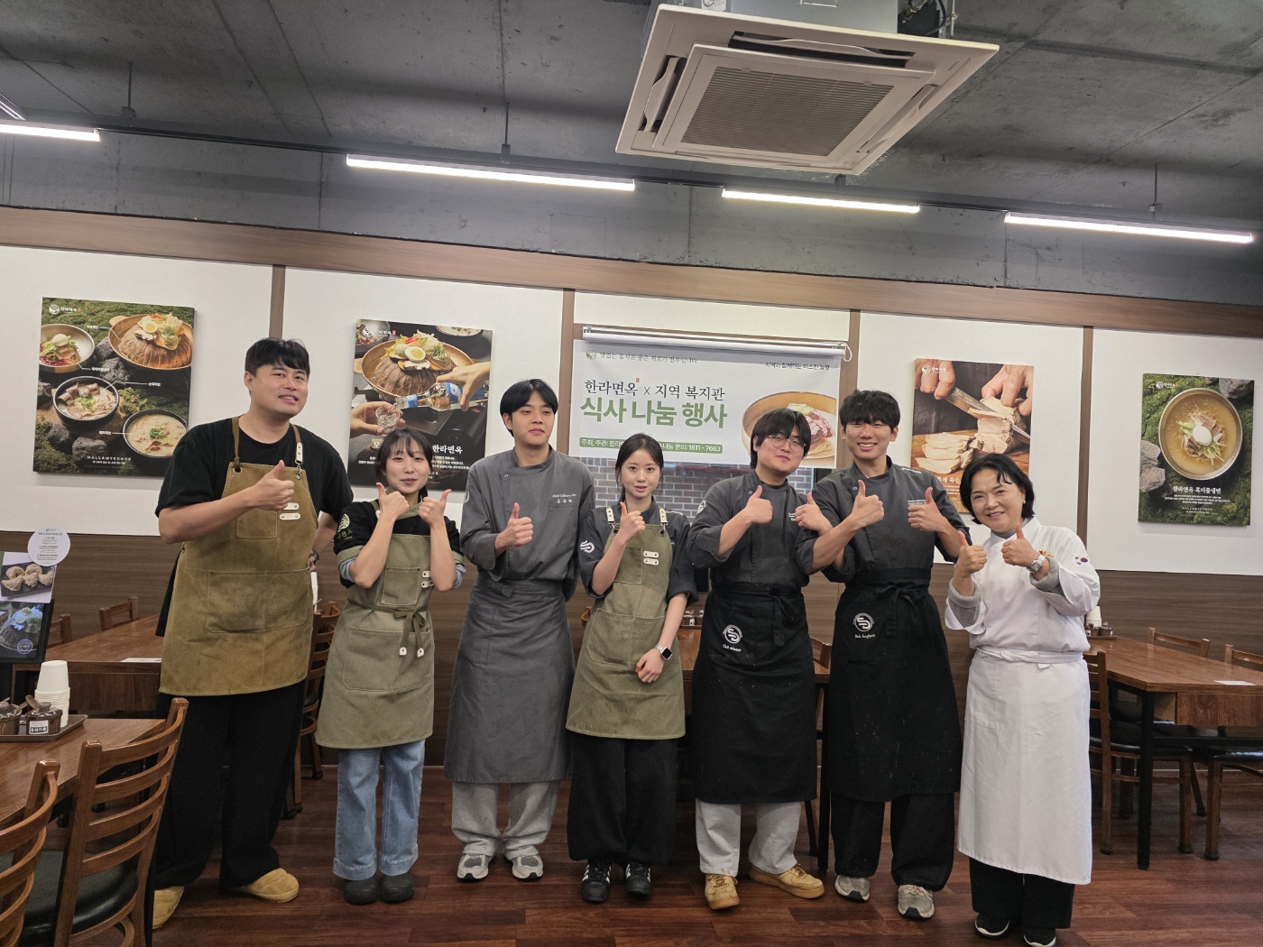 560_251218_안산대학교 호텔조리학과 산학협력업체와 함께 식사 나눔·김치 전달 봉사 진행1.jpg