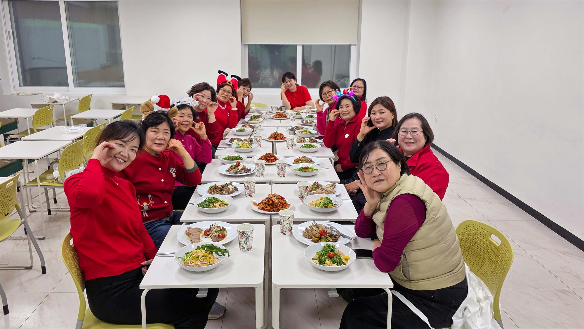 582_251231 안산대학교 웰니스푸드테라피학과 연말 파티 한 상으로 배우는 양식 실무 특강 성료2.jpg