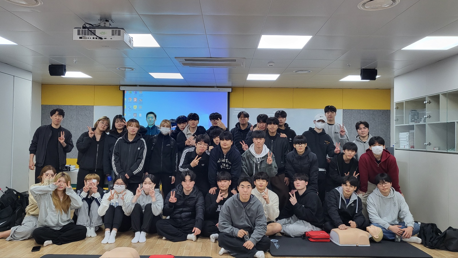 072_260413 안산대학교 재난안전교육센터, 레저스포츠케어과 대상 심폐소생술 교육 실시.jpg