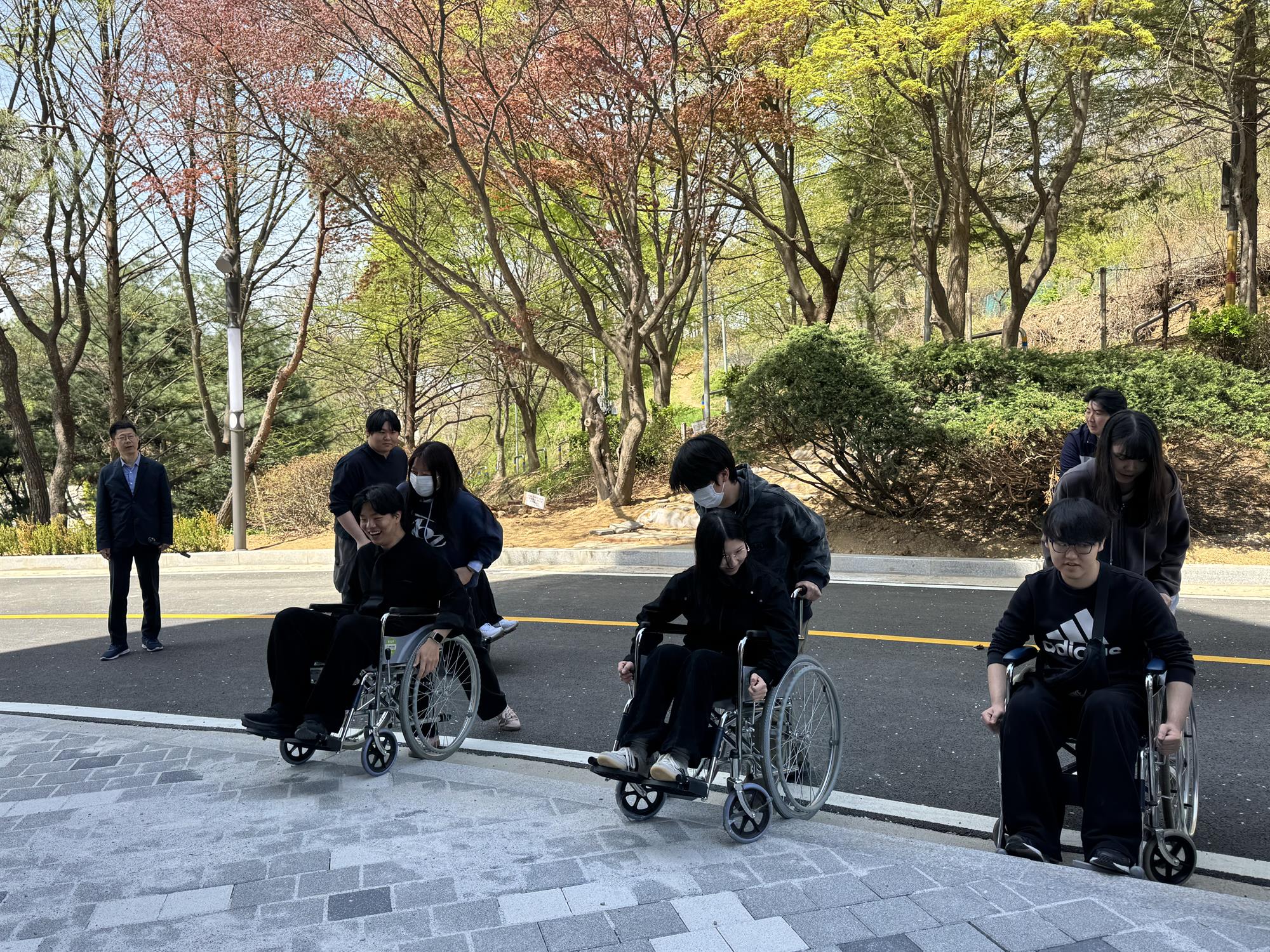 094_260421 안산대학교 사회복지학과, 장애인의 날 맞이 휠체어 이동권 체험 행사 진행.jpg