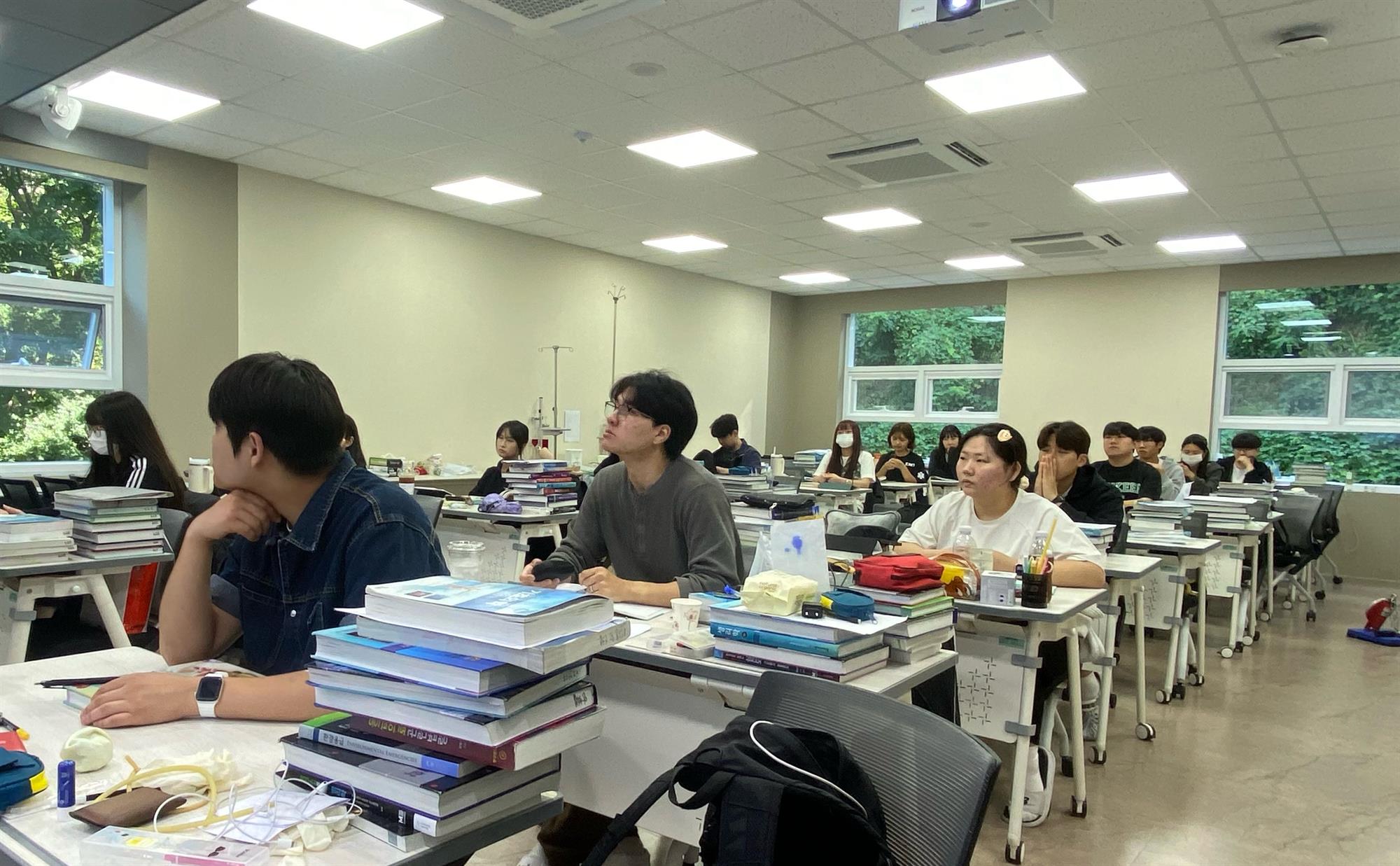429_260930 안산대학교 응급구조학과, 재학생 대상 전문심장소생술 특강 진행.jpg
