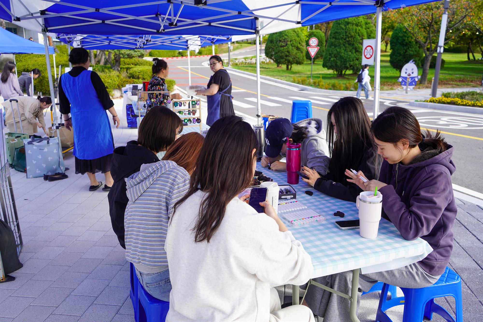 440_261008 안산대학교, 커피박을 자원으로… 축제서 업사이클링 제품 220개 제작.jpg