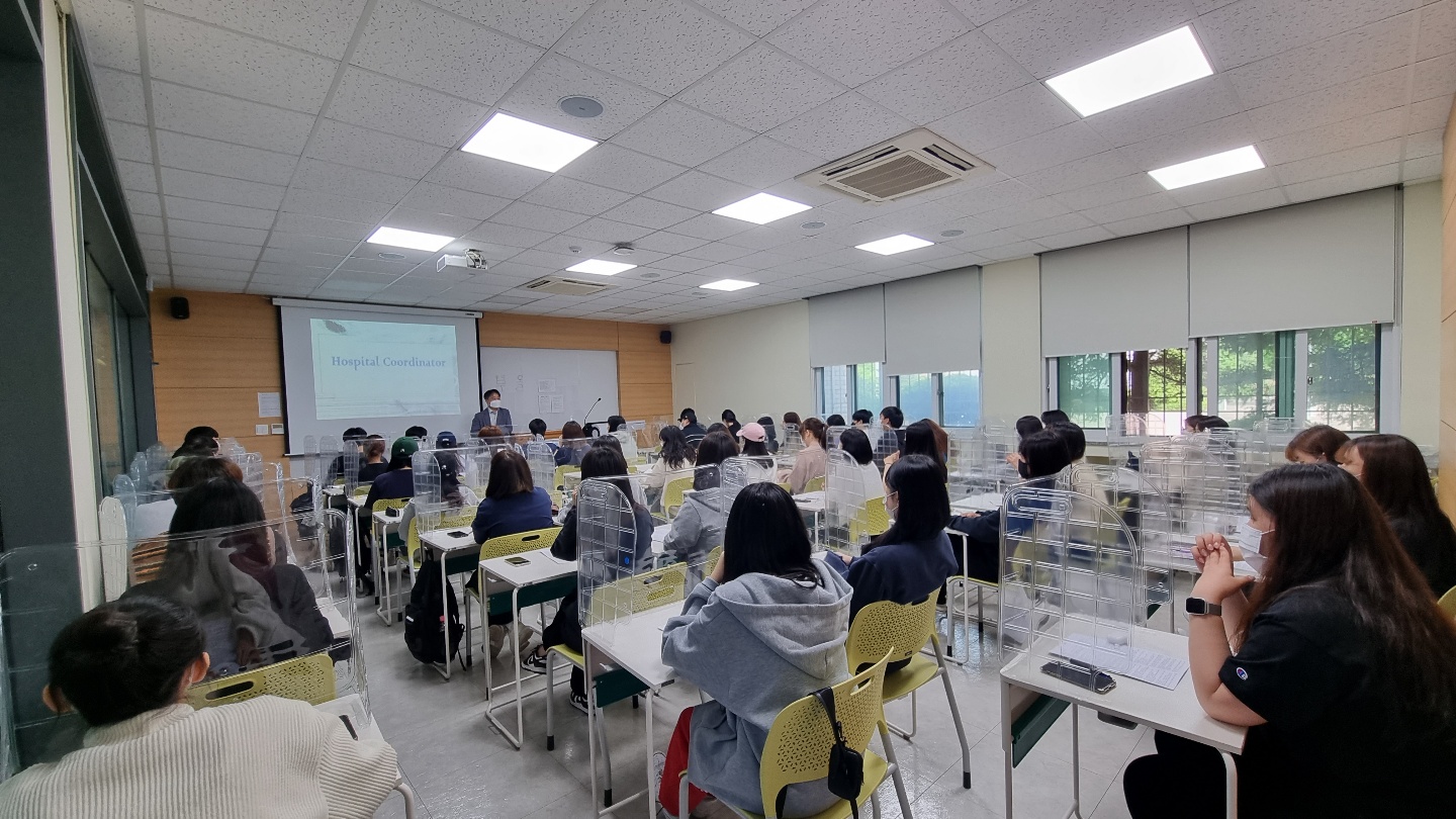 56_220610_안산대학교 보건의료정보학과 병원서비스코디네이터 자격시험 전원 합격.jpg